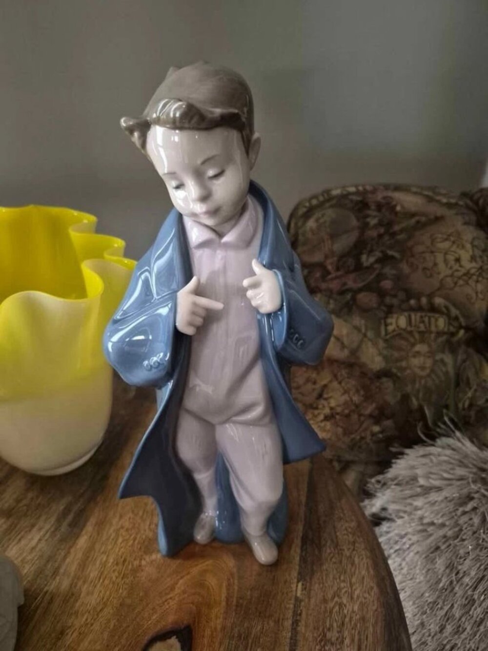 Vintage NAO Lladro “Just like Dad” 1319 Figurine (10 ins h) Unboxed - Imperfect